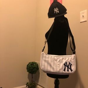 Yankees purse